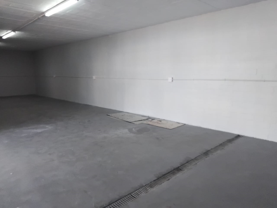 To Let commercial Property for Rent in Middedorp Western Cape